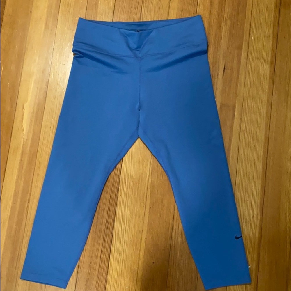 Nike dry fit, Capri tight fit leggings. Size XL.
